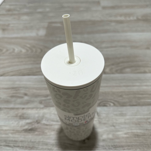 Simple Modern Stainless Steel Lidded Tumbler - Picture 5 of 6